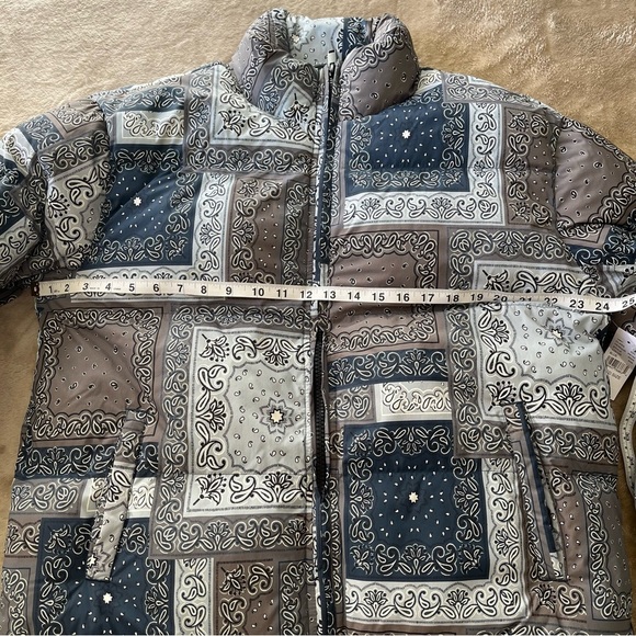NWT PacSun Blue White Bandana Paisley Patchwork Print Puffer Jacket Men's M - Picture 6 of 12